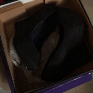 Black wedges